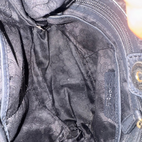 Michael Kors Frankie Bucket Bag - Picture 6 of 8